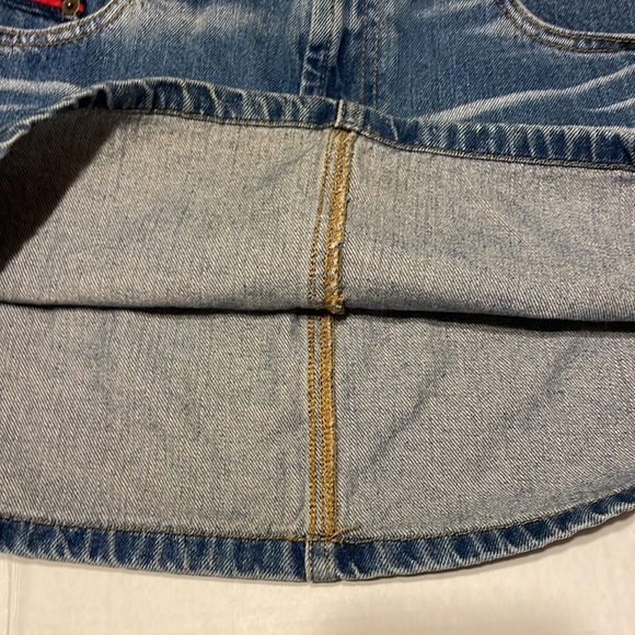 Tommy Hilfiger Denim Skirt. Size 9 - Picture 4 of 5
